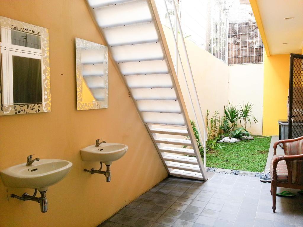 Cendana Mulia Hostel Μπογκόρ Εξωτερικό φωτογραφία