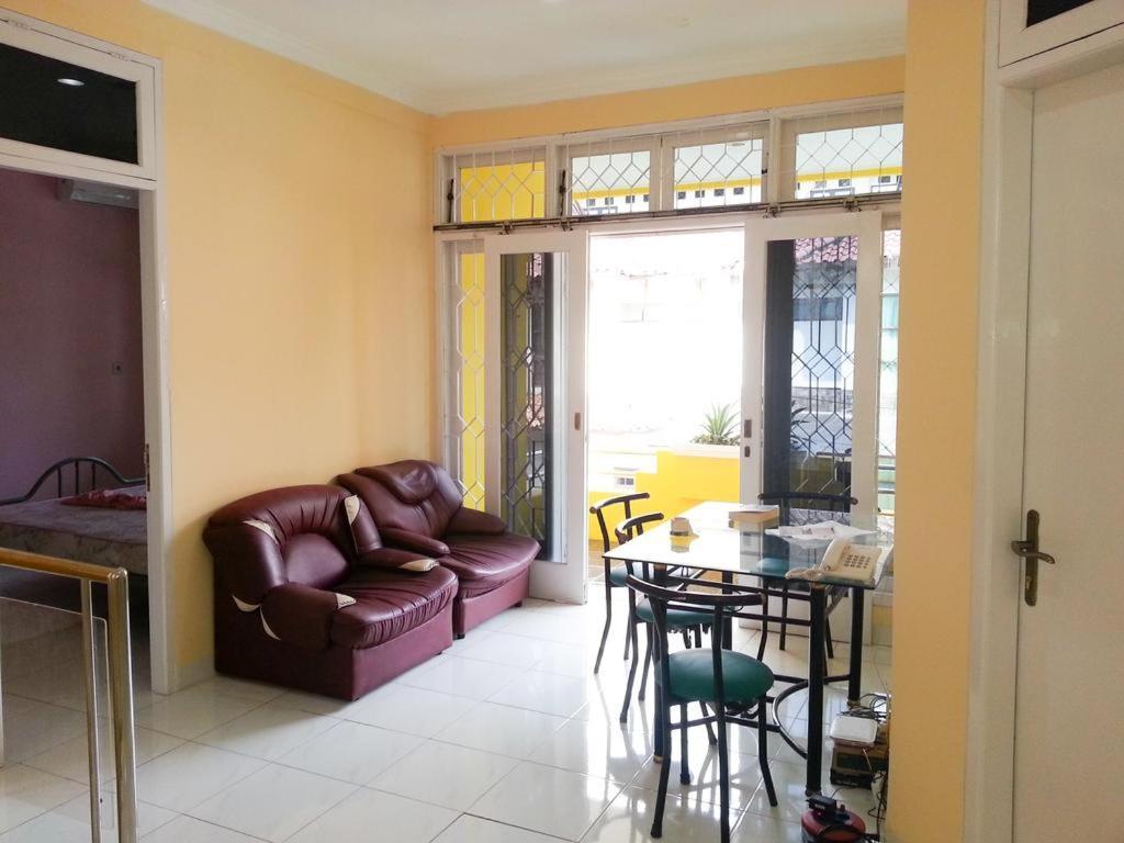 Cendana Mulia Hostel Μπογκόρ Εξωτερικό φωτογραφία