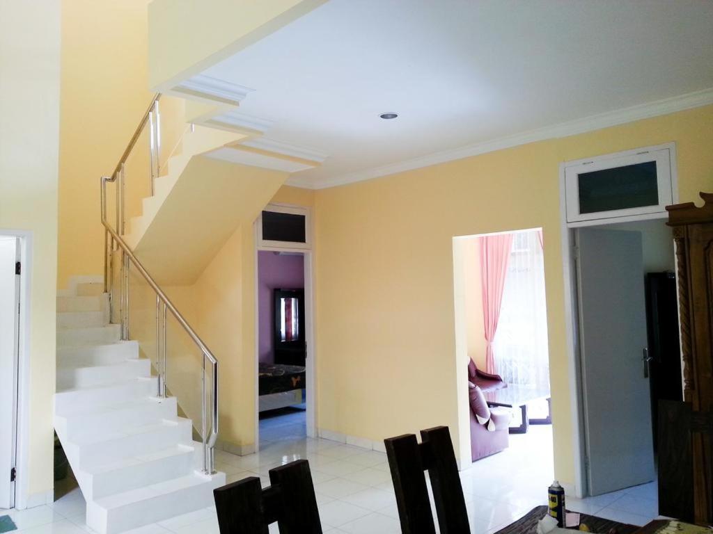 Cendana Mulia Hostel Μπογκόρ Εξωτερικό φωτογραφία